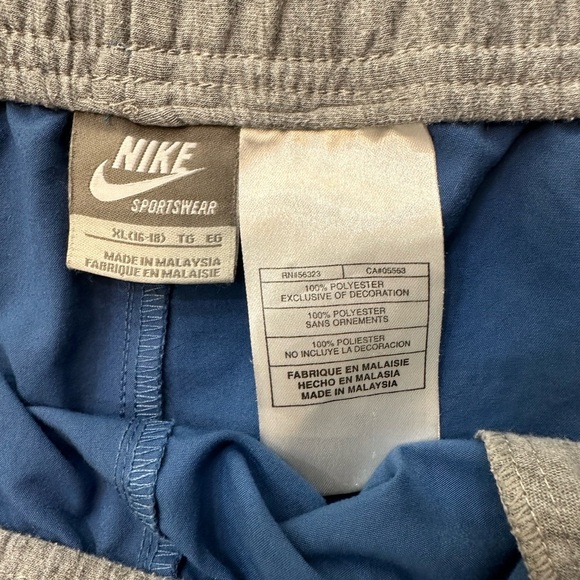 Nike Women's Blue Shorts - Picture 7 of 7